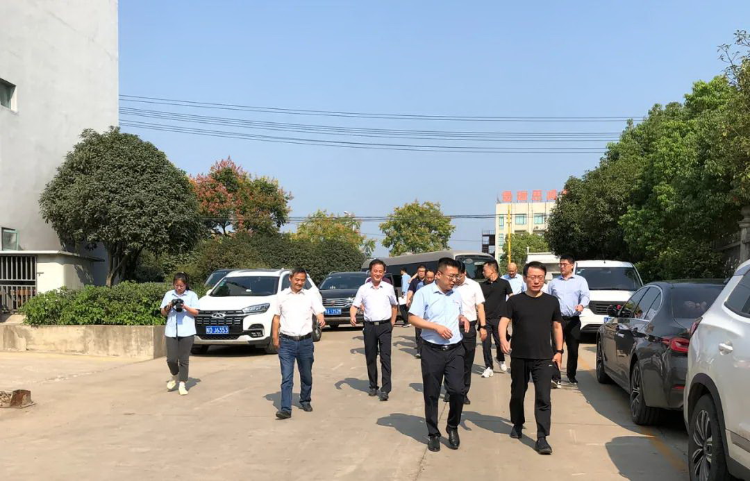Mengalu-alukan Chen Wei, Setiausaha Jawatankuasa Parti Daerah Feixi, untuk melawat Anhui Autoefork Intelligent Technology Co., Ltd. untuk siasatan